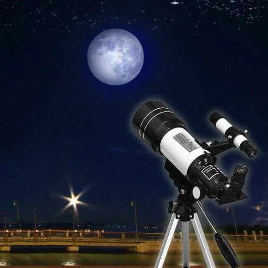 Astronomical Refractor Telescope with Multiple Eyepieces